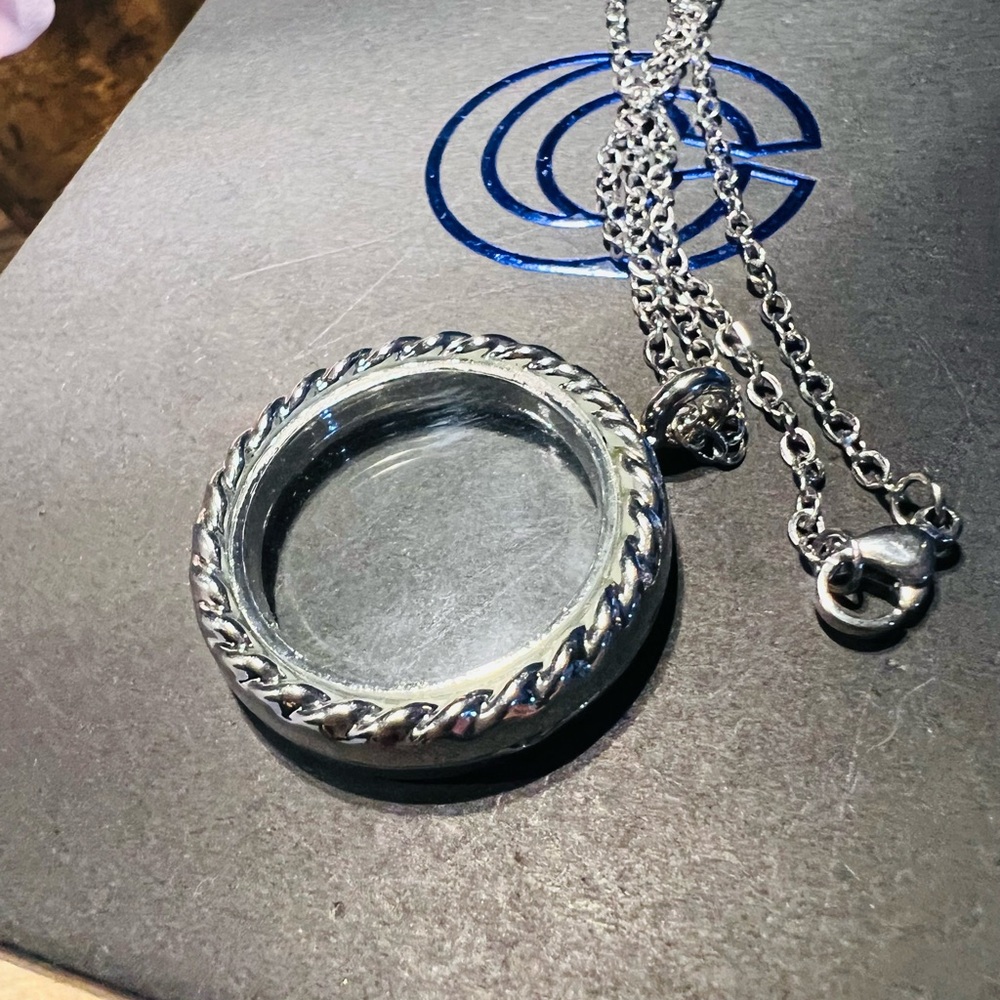 Unique Bargains Silver Chain with Circular locket (Ashes or Beach Sand) Pendant